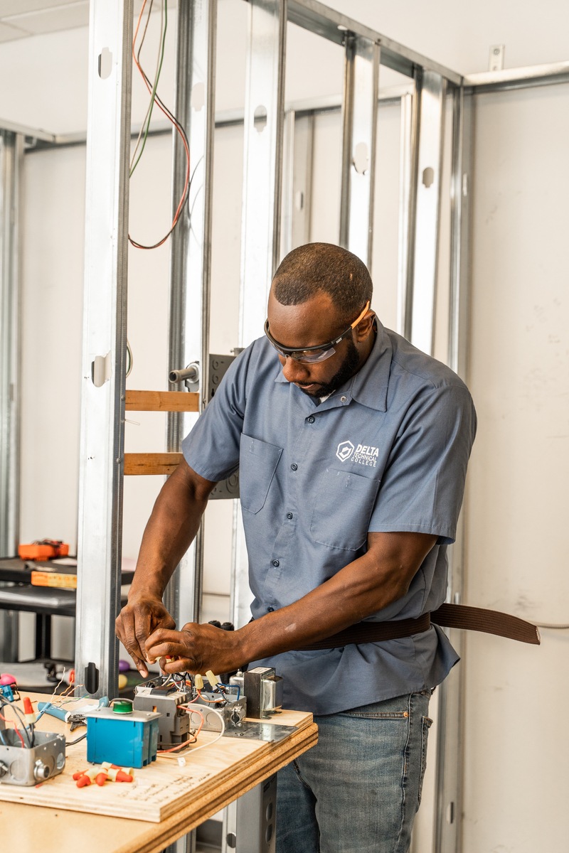 Electricians In Timberwood Park, Texas